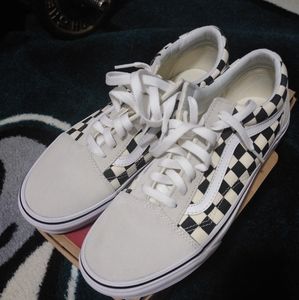 Old Skool checkered Van